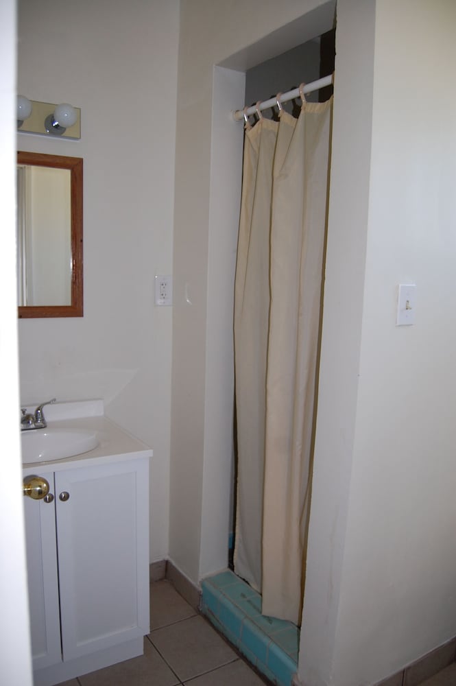 Pacific Motel - photo 26