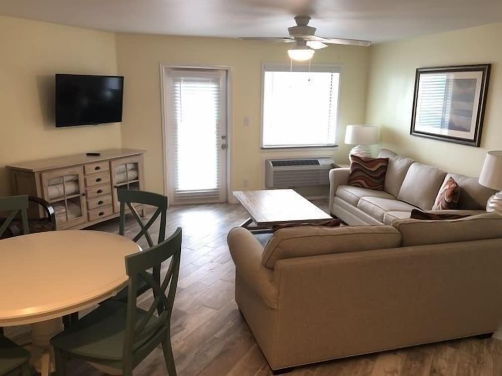 Beachgate CondoSuites and Oceanfront Resort - photo 103