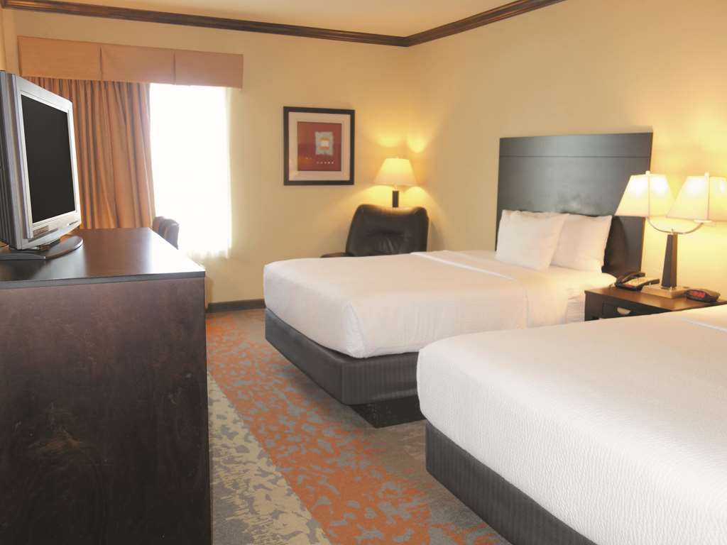 La Quinta Inn & Suites by Wyndham Eastland - photo 18