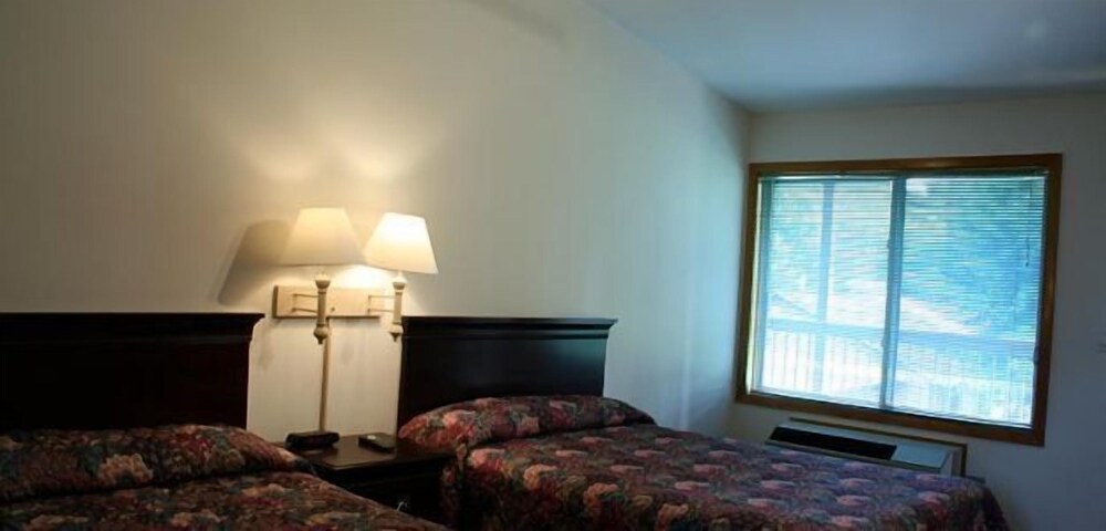 Lake Bluff Inn and Suites - photo 12