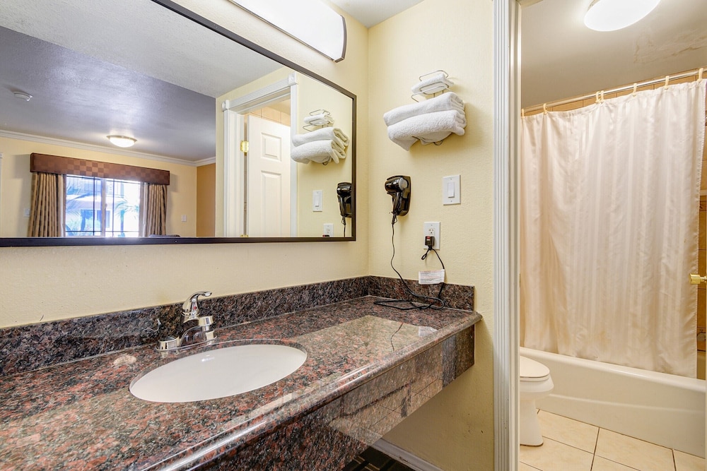 Hacienda Inn - photo 15