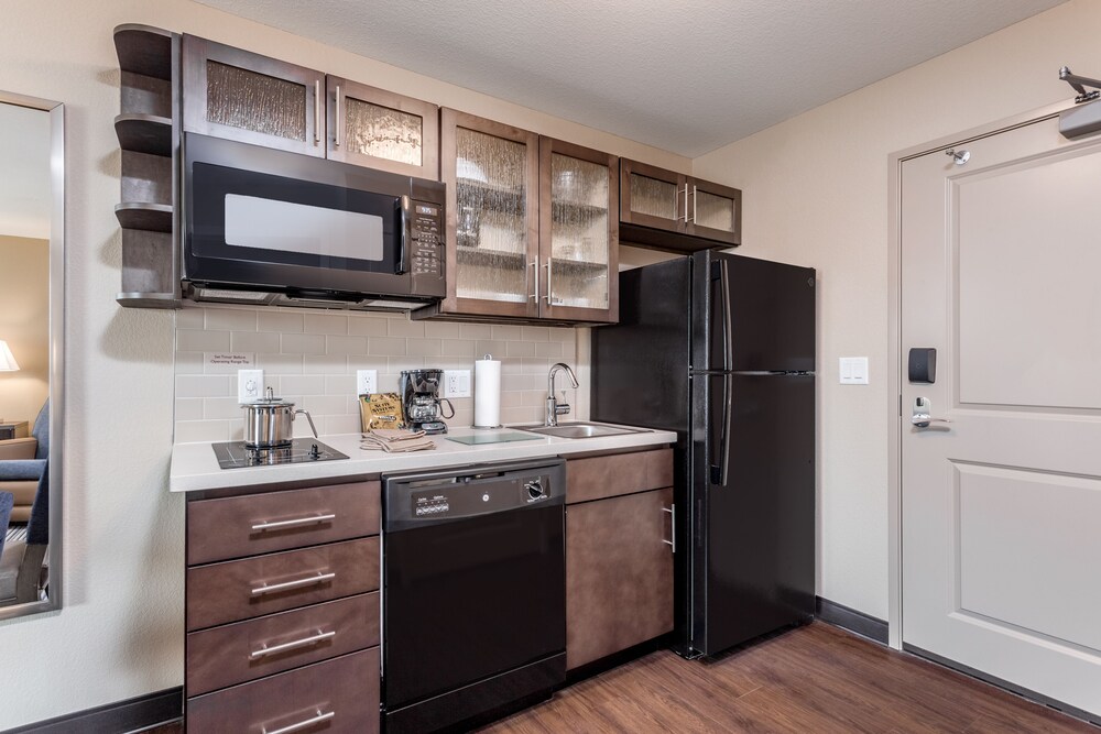 Candlewood Suites Eau Claire I 94 by IHG - photo 11