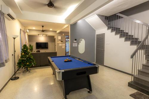 Georgetown 18Px 5R4b V Ktv & Jaccuzi Spa & Pool Table Near Usm & Lam Wah Ee Hospital & Han Chiang High School Kids Pool No More in George Town, Malaysia