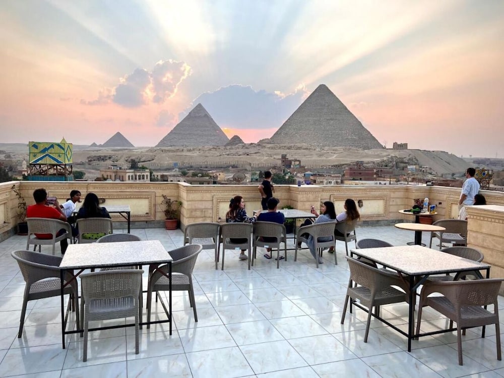 Moses Pyramids Inn — 4-Star Luxury Hotel in Cairo, Egypt