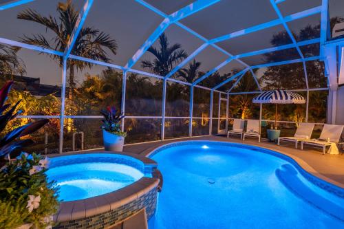 Twin Palms Oasis Modern with heated pool and game room in Bradenton, United States