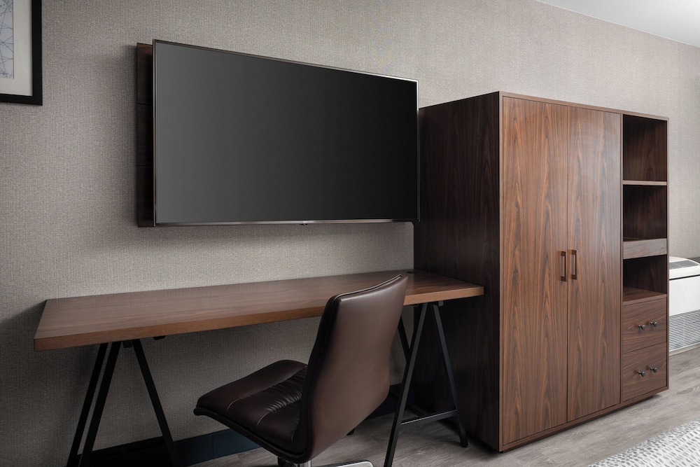 Four Points by Sheraton Hotel & Suites San Francisco Airport - photo 6
