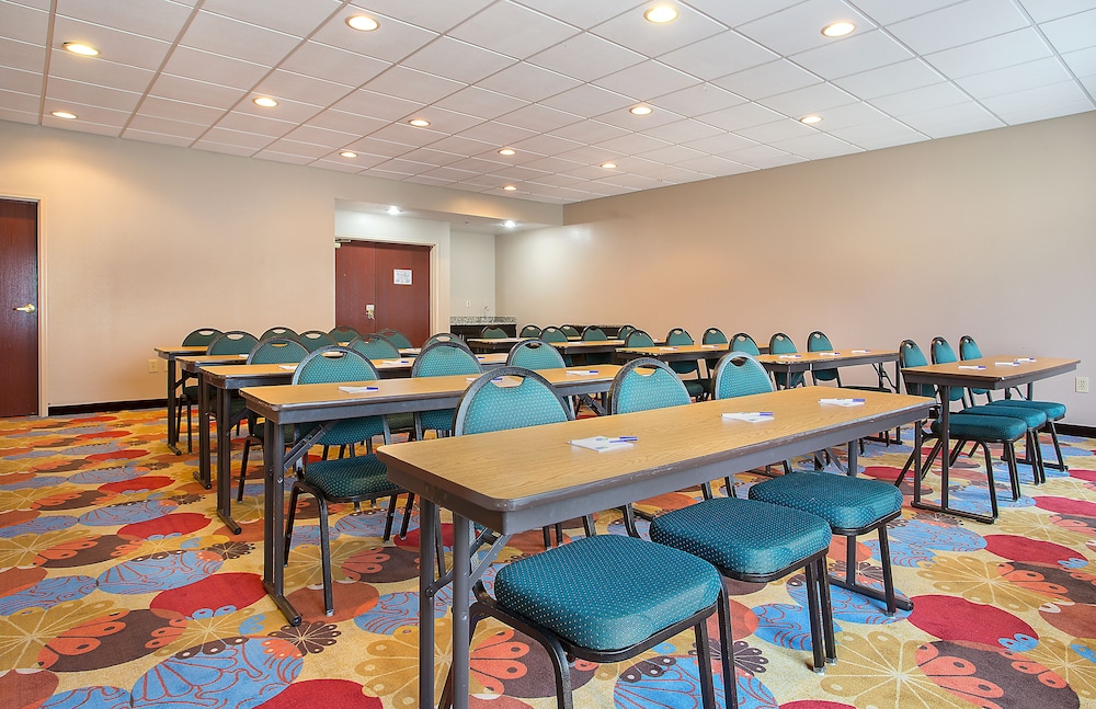 Holiday Inn Express Hotel & Suites Murphy by IHG - photo 31