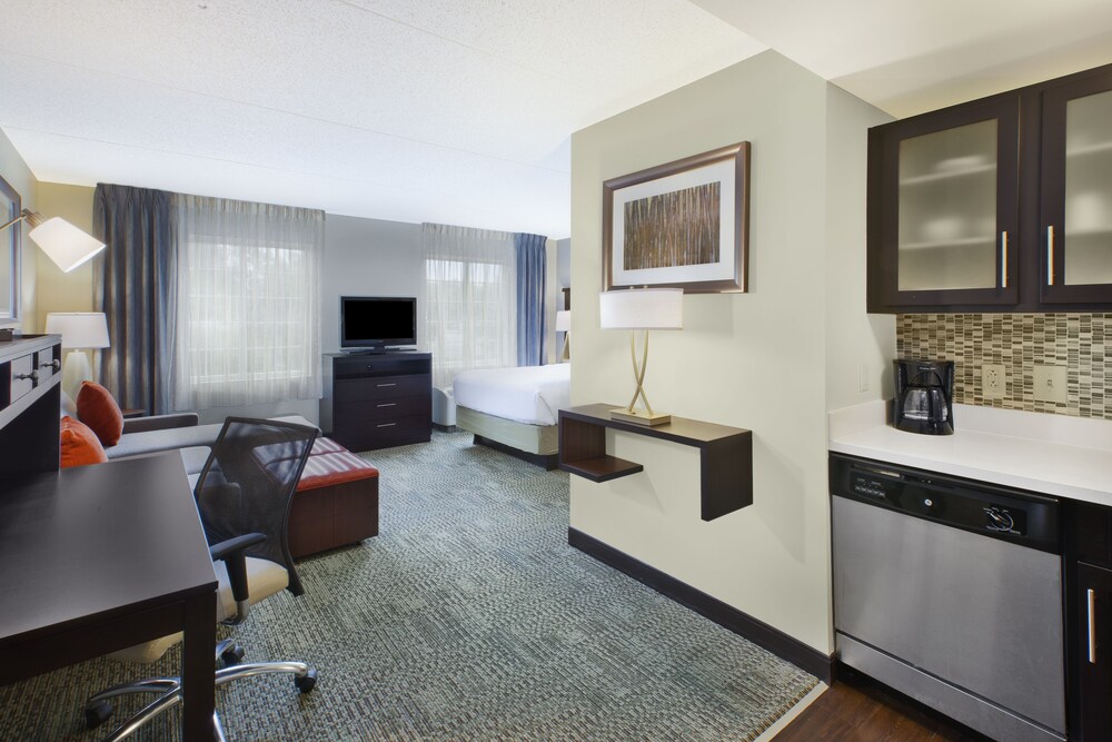 Staybridge Suites Cleveland Mayfield Heights Beachwood by IHG - photo 23