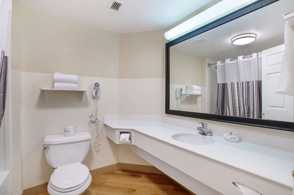 La Quinta Inn & Suites by Wyndham Ft. Lauderdale Airport - photo 20