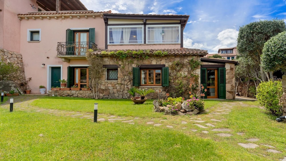 Ss g015 ruda0at Villa Rudargia 10 Olbia — 4-Star Luxury Hotel in Olbia, Italy