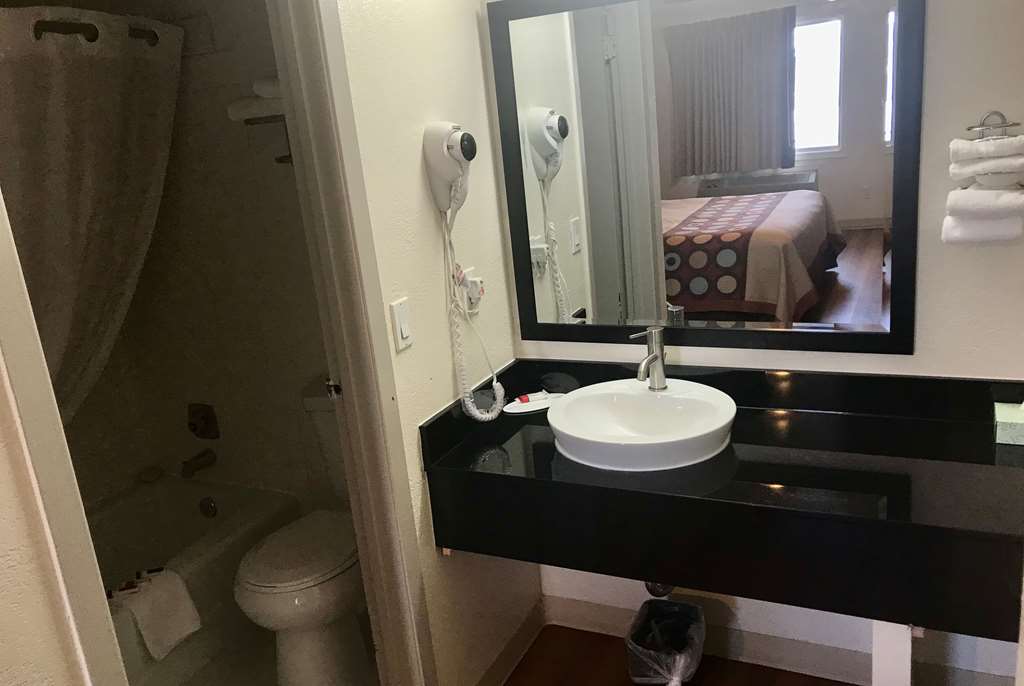 Super 8 by Wyndham Evanston - photo 12
