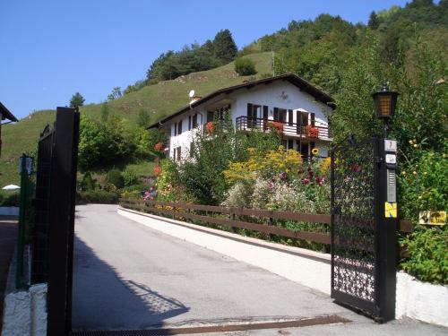 Appartamento Galet — 4-Star Luxury Hotel in Pieve Di Ledro, Italy