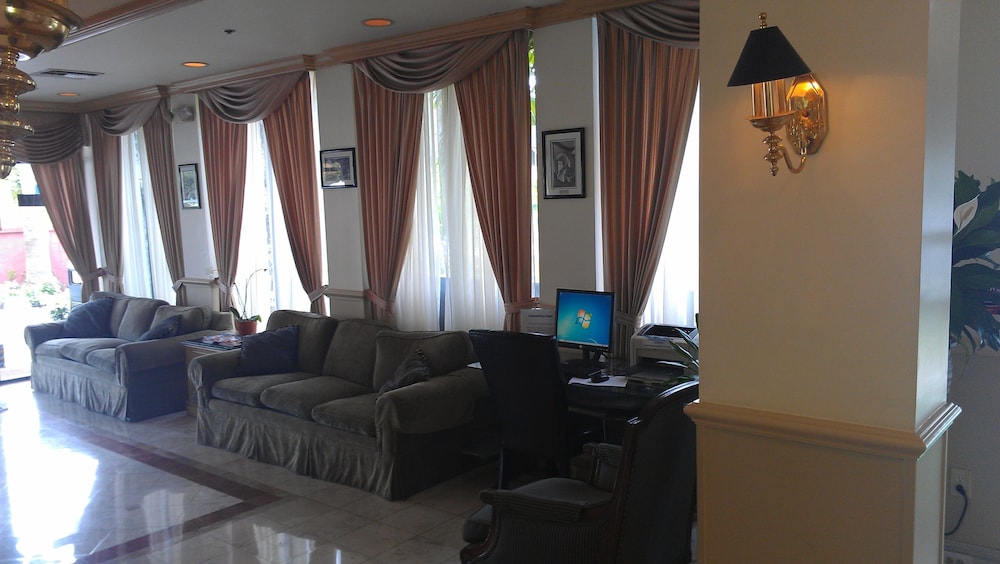 Chateaubleau Hotel - photo 6