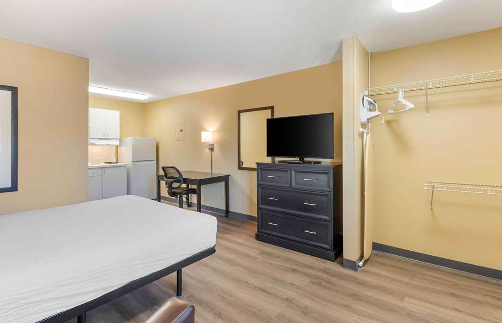Extended Stay America Select Suites St. Louis Westport E Lackland Rd - photo 10
