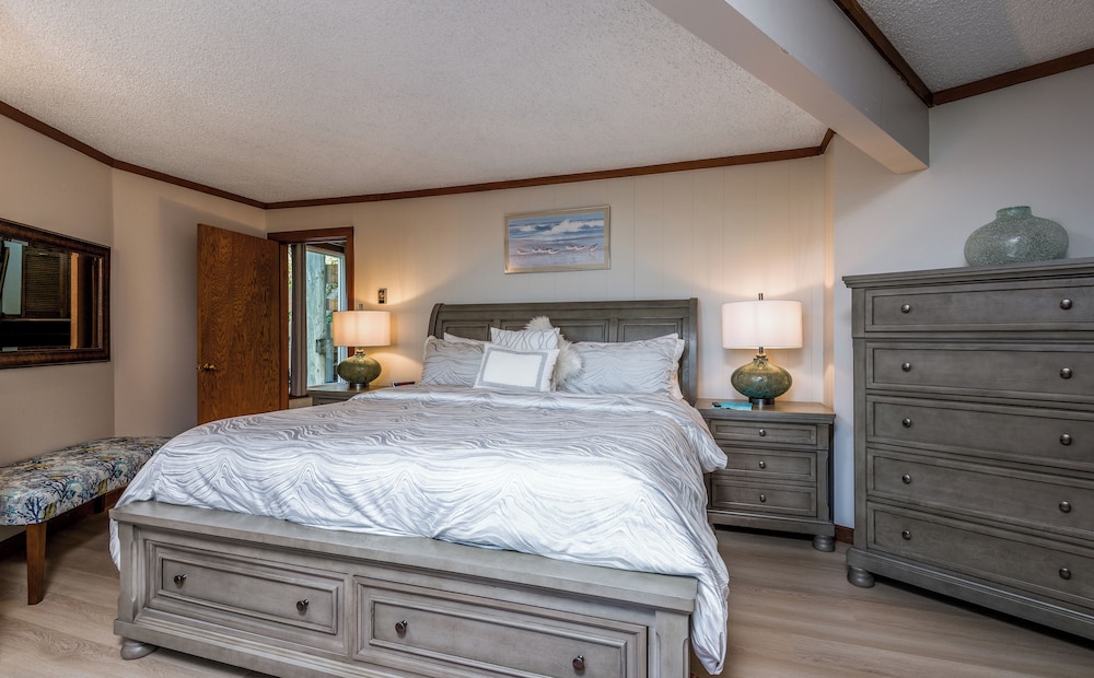 Little Creek Cove Beachfront Resort - photo 20