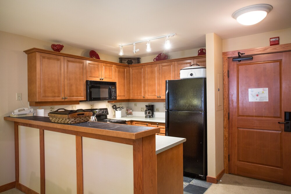 1205A One Bedroom Standard Eagle Springs West 1 Hotel Room by RedAwning - photo 3