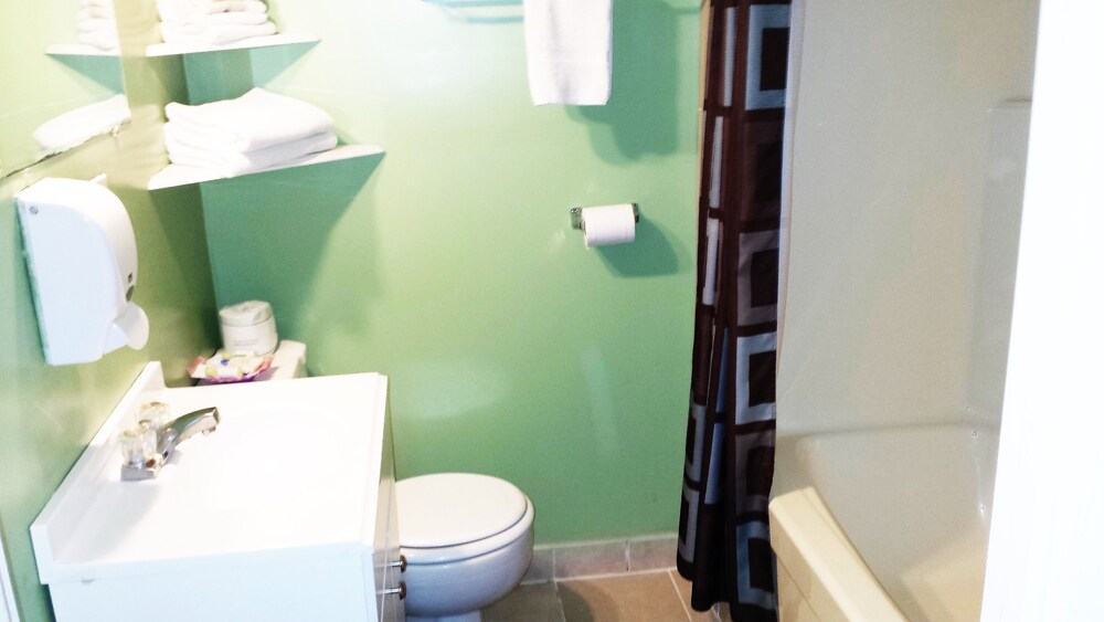 St Charles Motel - photo 15