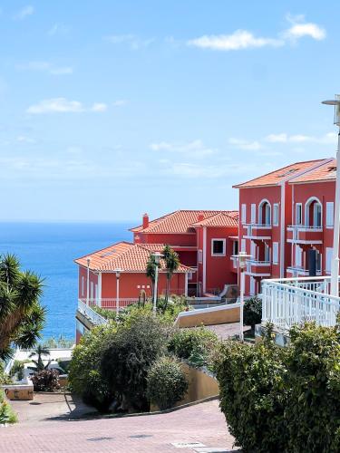 The Pink Villa Holidays in Madeira Island — 4-Star Luxury Hotel in Canico, Portugal