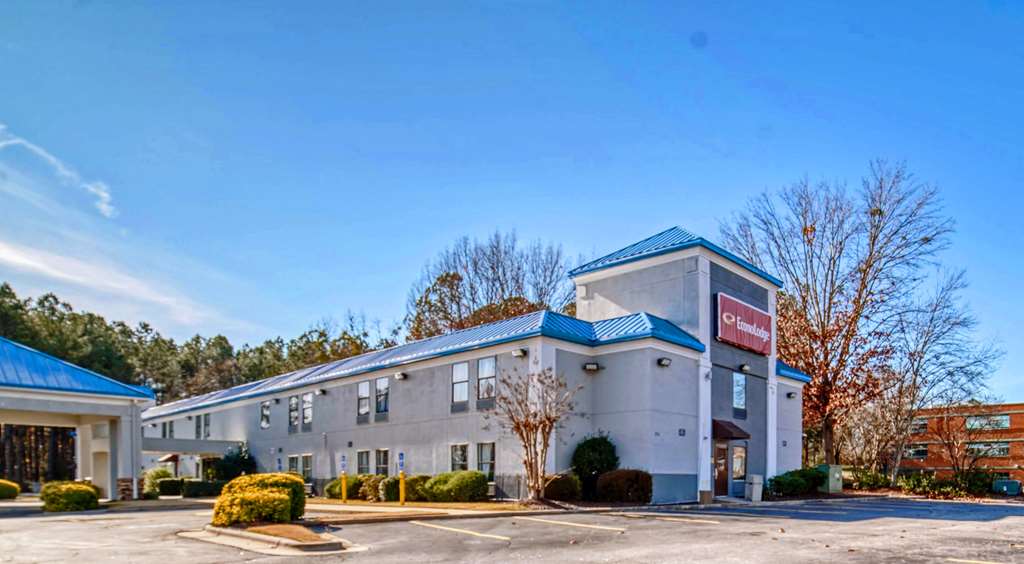 Econo Lodge Raleigh near Walnut Creek Amphitheatre - photo 4