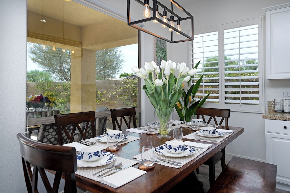Luxurious 5BR Resort Style Home w Pool & Spa - photo 22