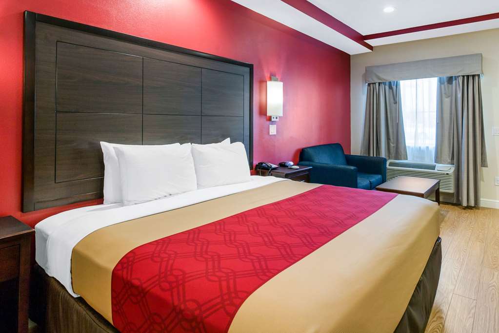 Econo Lodge Inn & Suites Houston Willowbrook - photo 37