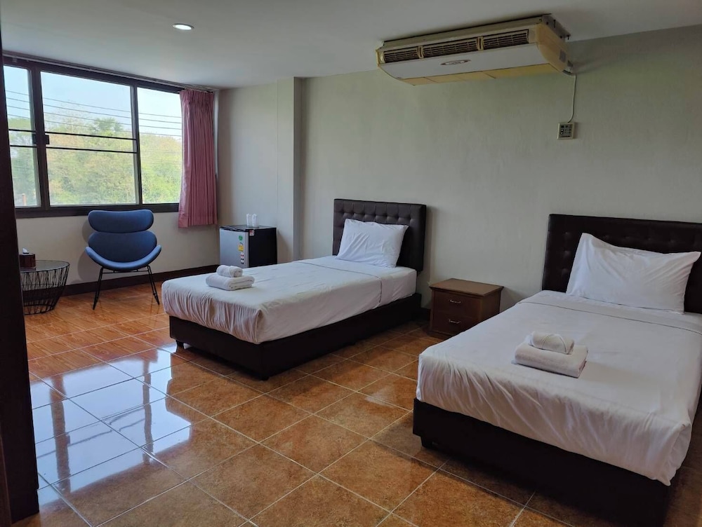 Cabbages & Condoms Hotel Ratchaburi — Photharam — photo 4