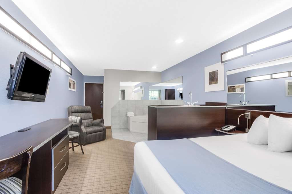 Microtel Inn & Suites by Wyndham Bath - photo 5
