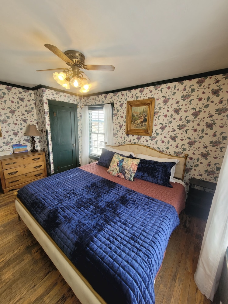 The Hand Hotel Bed & Breakfast - photo 16