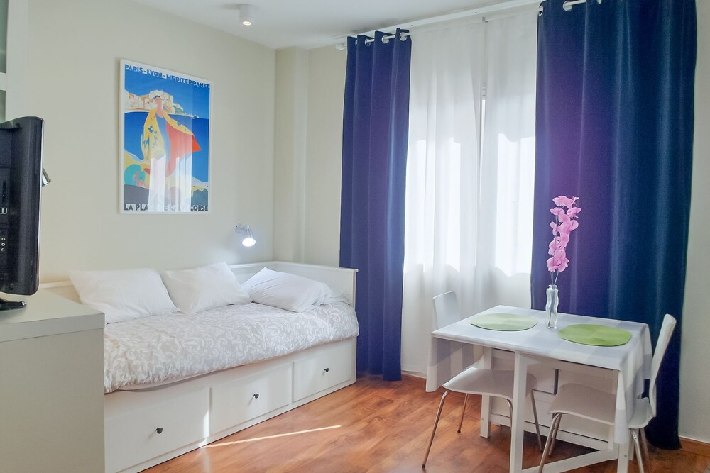 DFlat Escultor Madrid 609 Apartments hotel Almagro Madrid