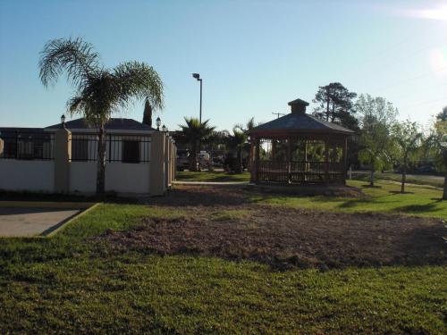 The Executive Inn & Suites - photo 2