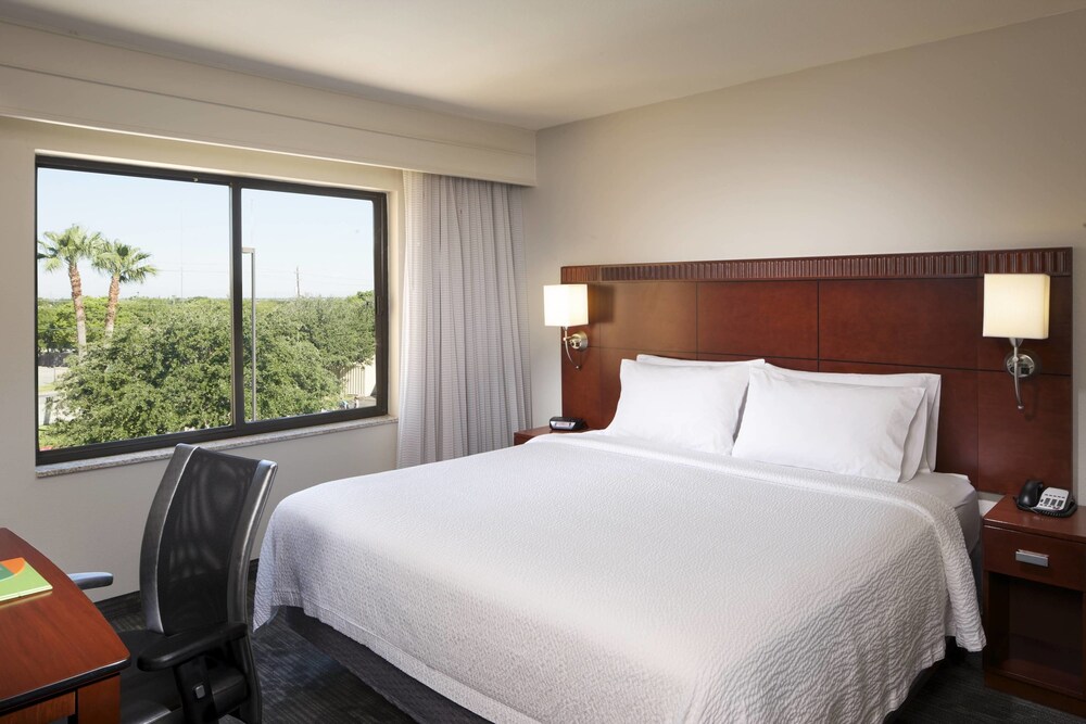 Courtyard by Marriott Brownsville - photo 16