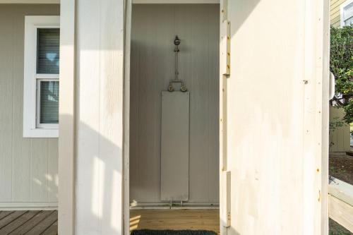 Yorkshire by Oak Island Accommodations - photo 20
