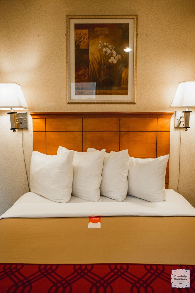 Econo Lodge Times Square - photo 18