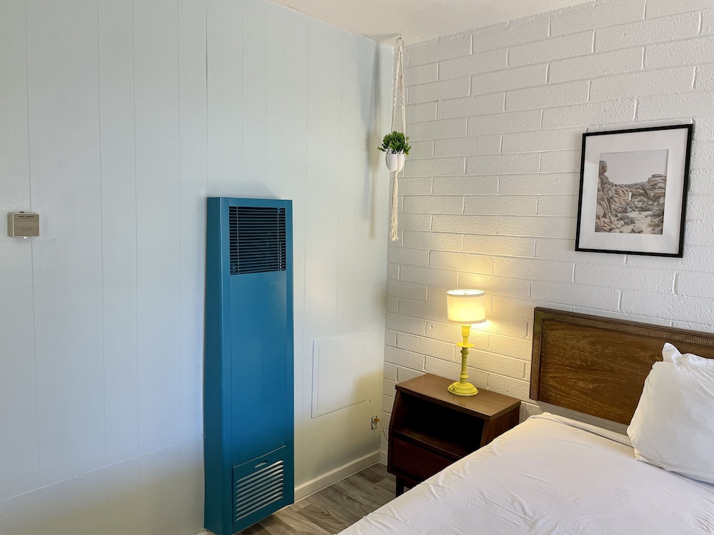 The Postcard Motel - photo 24