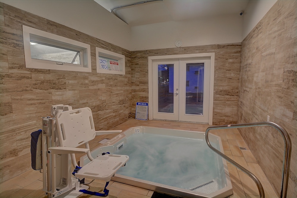 Colonial Motel And Spa - photo 26