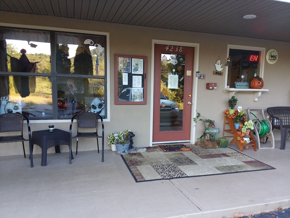 Chatuge Mountain Inn — hotel in Hayesville