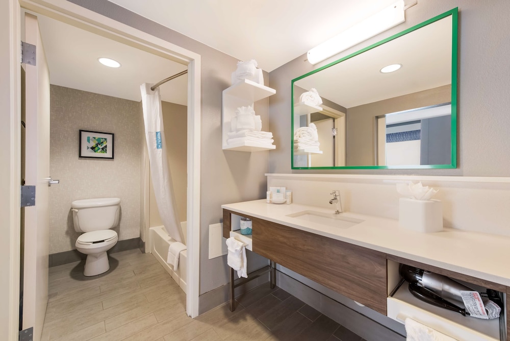 Hampton Inn & Suites Charlotte Airport - photo 27