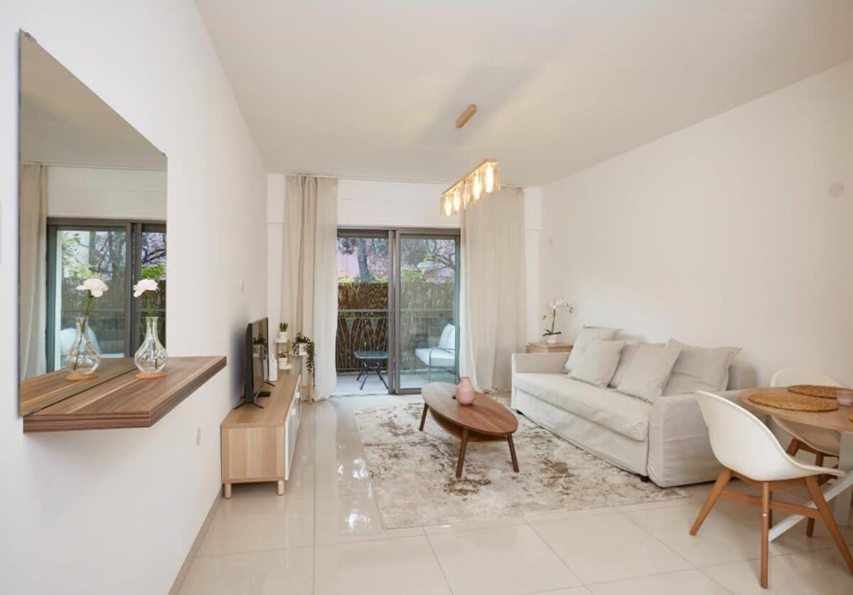 Gorgeous 1 Bedroom Shirat Haneviim — 4-Star Luxury Hotel in Jerusalem, Israel