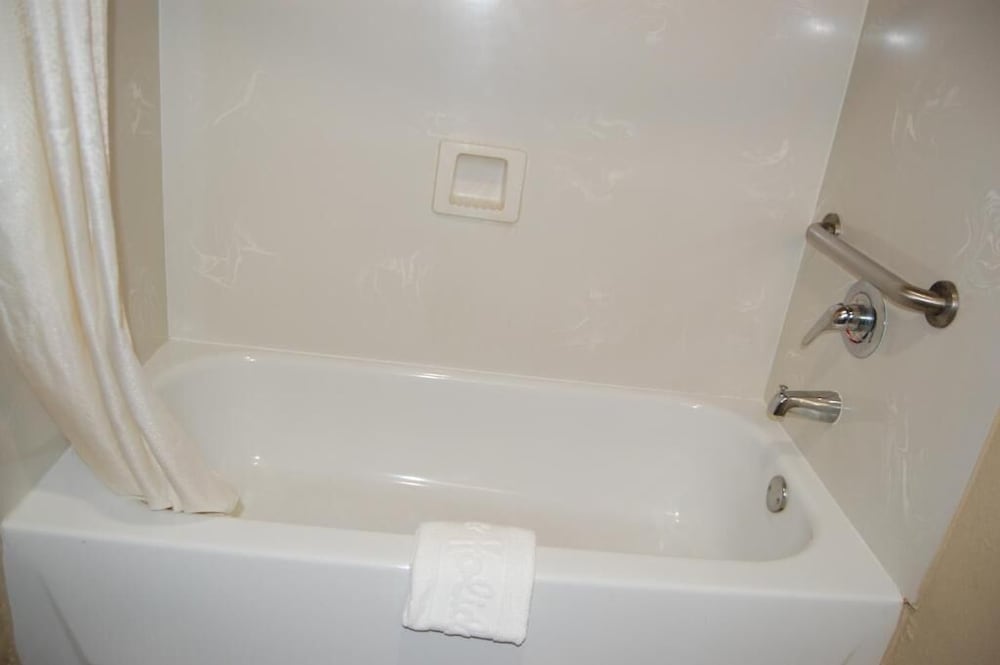 Pleasant Hill Inn - photo 10