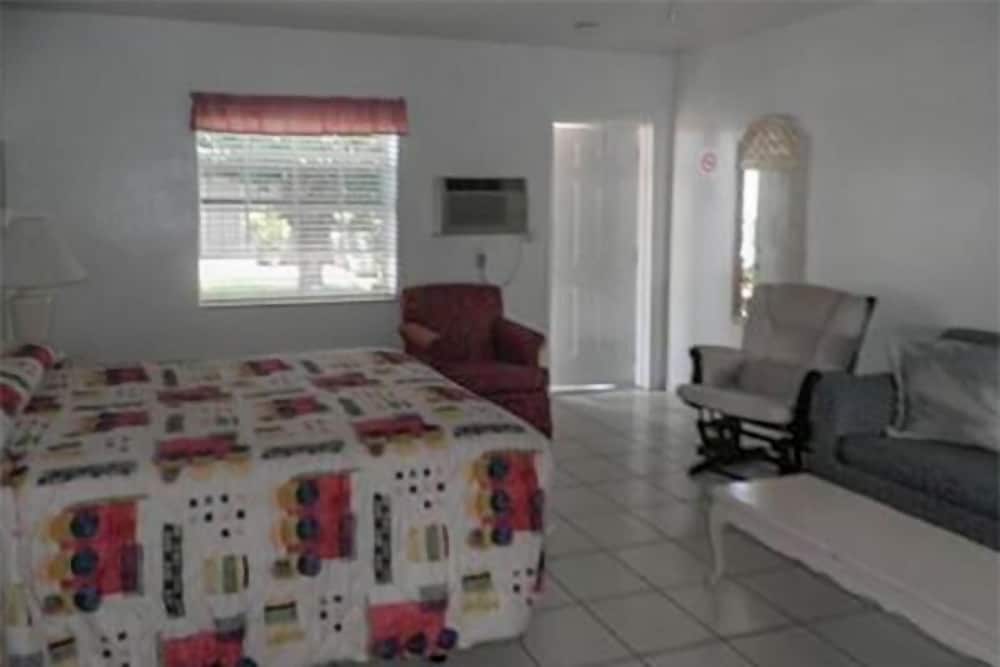 Richard's Motel Extended Stay - photo 8