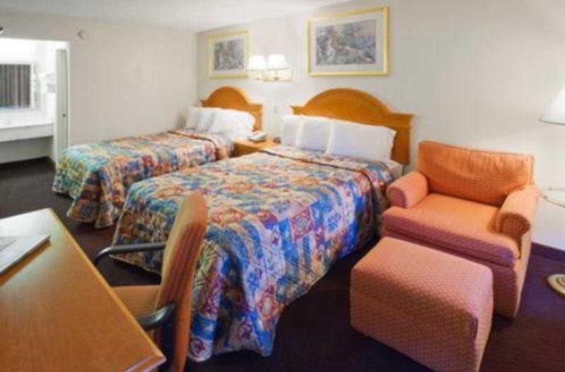 Americas Best Value Inn Airport South - photo 8