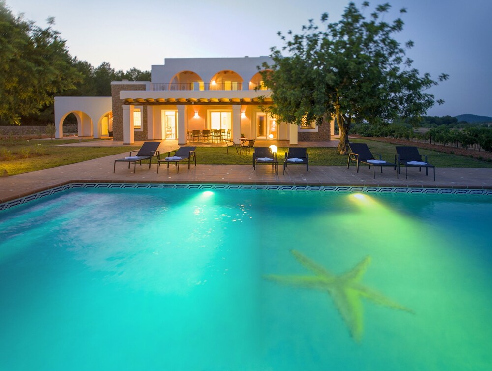 Es Casals Nou — 4-Star Luxury Hotel in Santa Eulalia, Spain