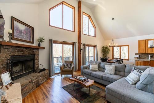 A Change of Scenery at Yonahlossee in Boone, United States