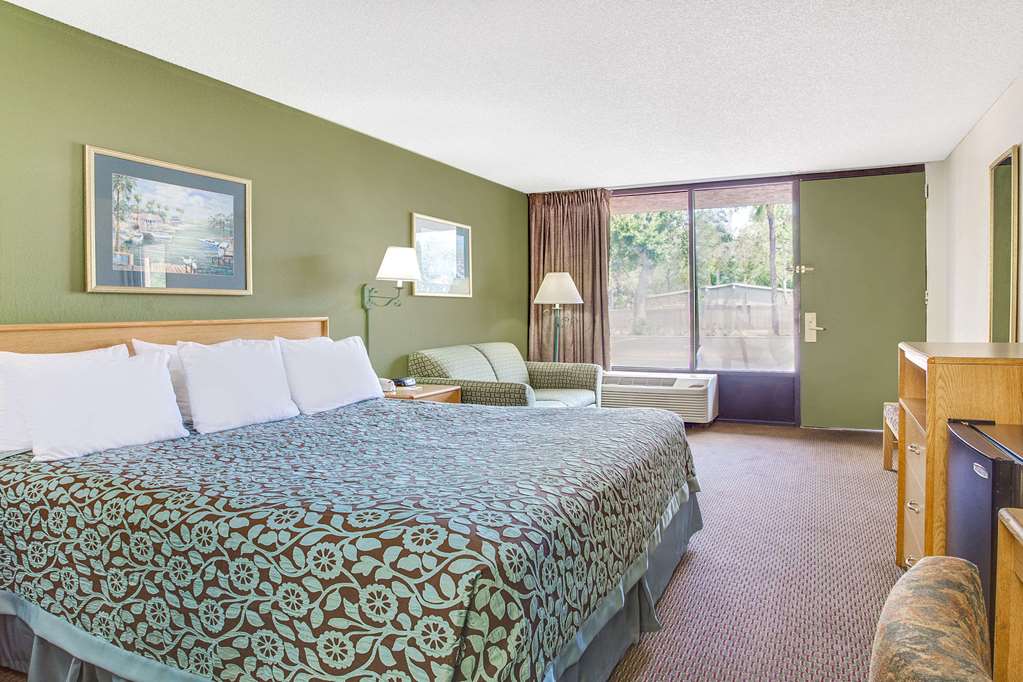 Days Inn by Wyndham Bradenton Near the Gulf - photo 12