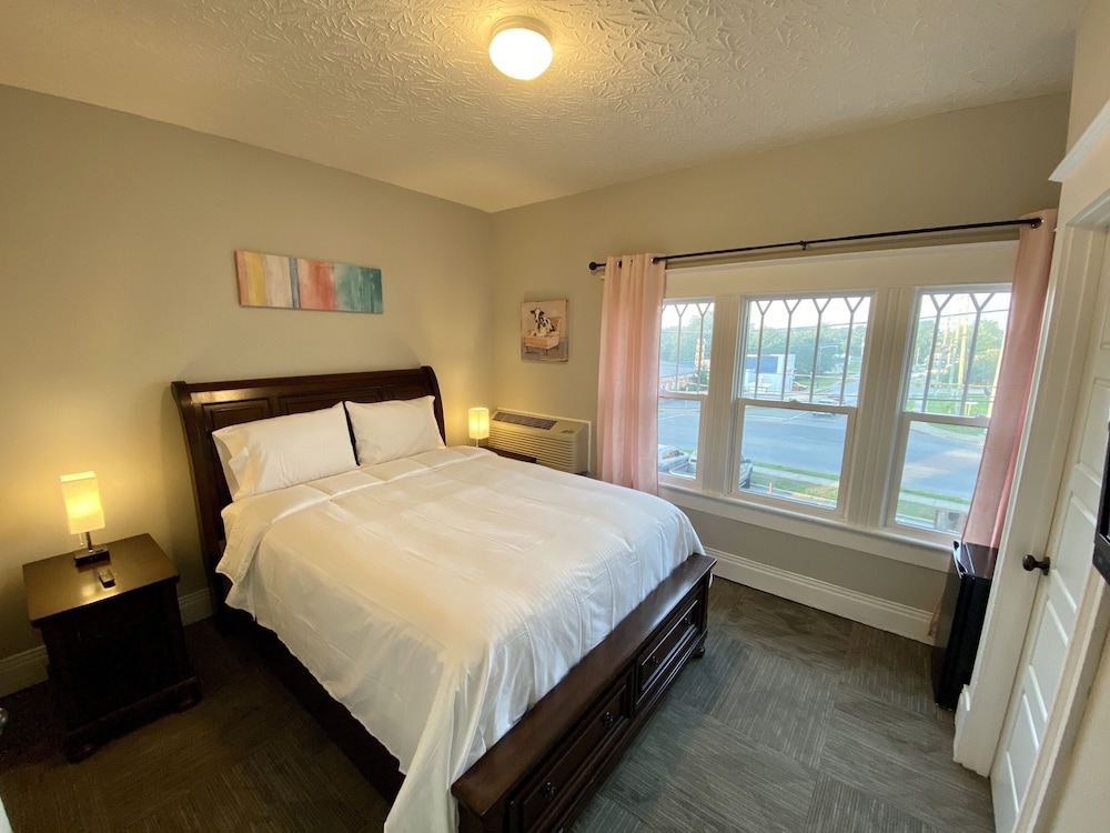 Twin Lakes Creamery Grill & Inn - photo 2