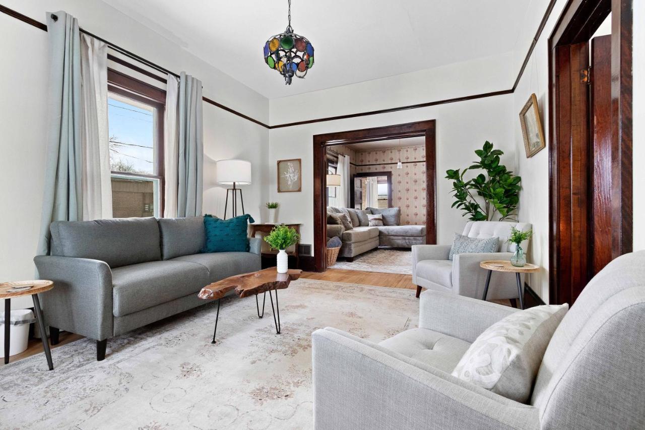 Downtown Gillett Bungalow Fireplace 3B Historic — 4-Star Luxury Hotel in Gillett, United States