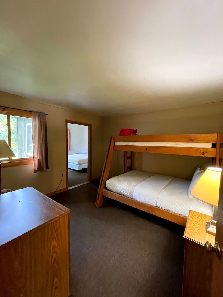Hanging Horn Lakeside Resort - photo 18