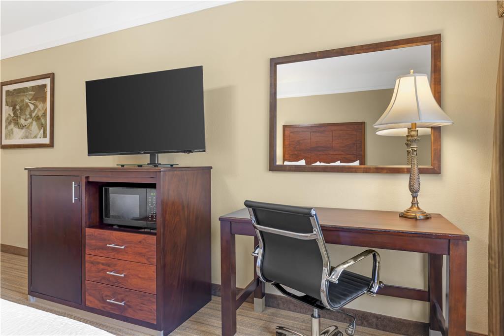 Best Western Plus Monica Royale Inn & Suites - photo 29