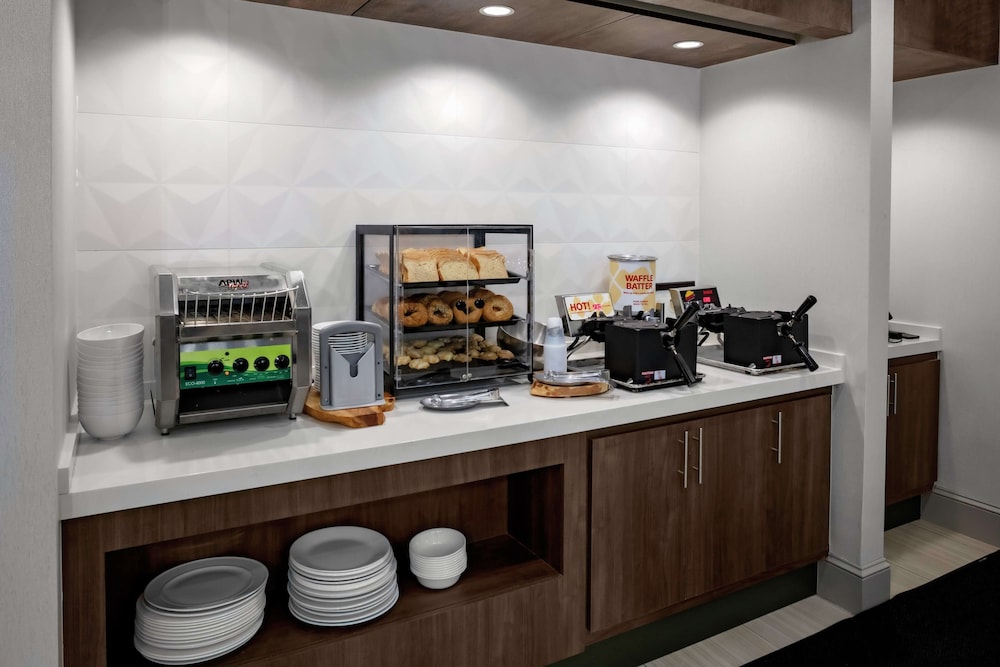 Hilton Garden Inn Atlanta Perimeter Center - photo 26
