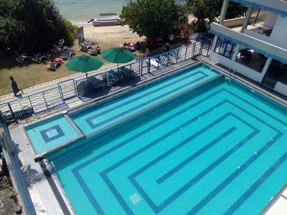 Paradise Beach Resort — hotel in Mirissa City